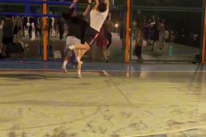 野球场上遇到篮球专业的女生该如何应对？？
